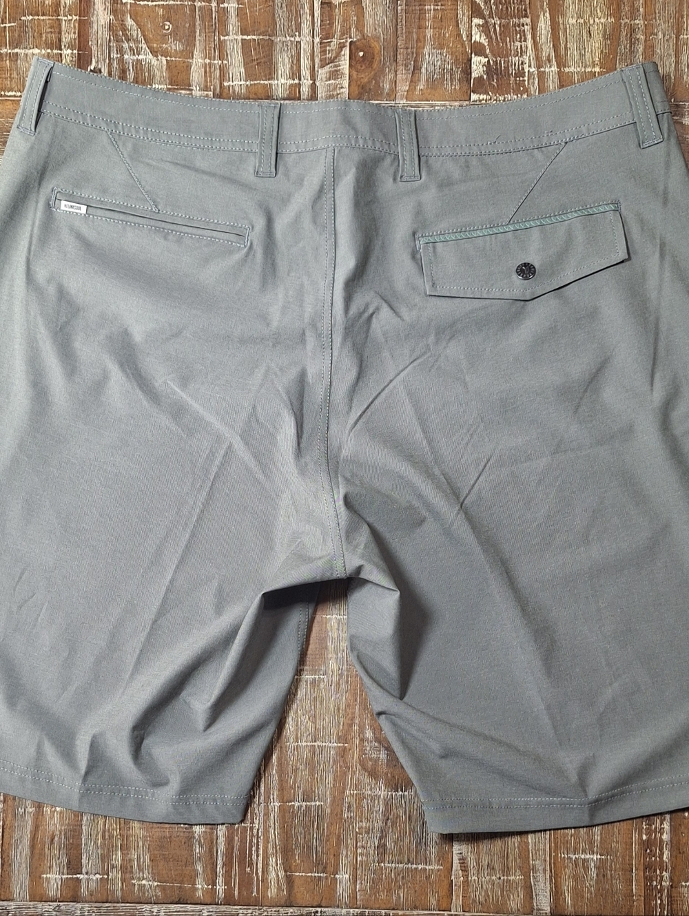 Linksoul Men's Performance Casual Golf Shorts Size 38 Gray Flat Front Logo‎